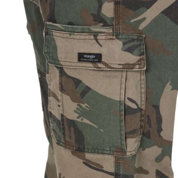 Unisex Wrangler Camo Cargo Pants - Picture 6 of 9